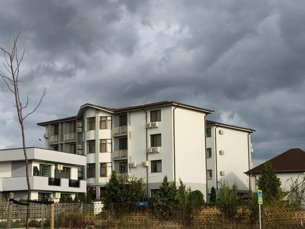 Bangunan di mana terletaknya rumah tamu ini