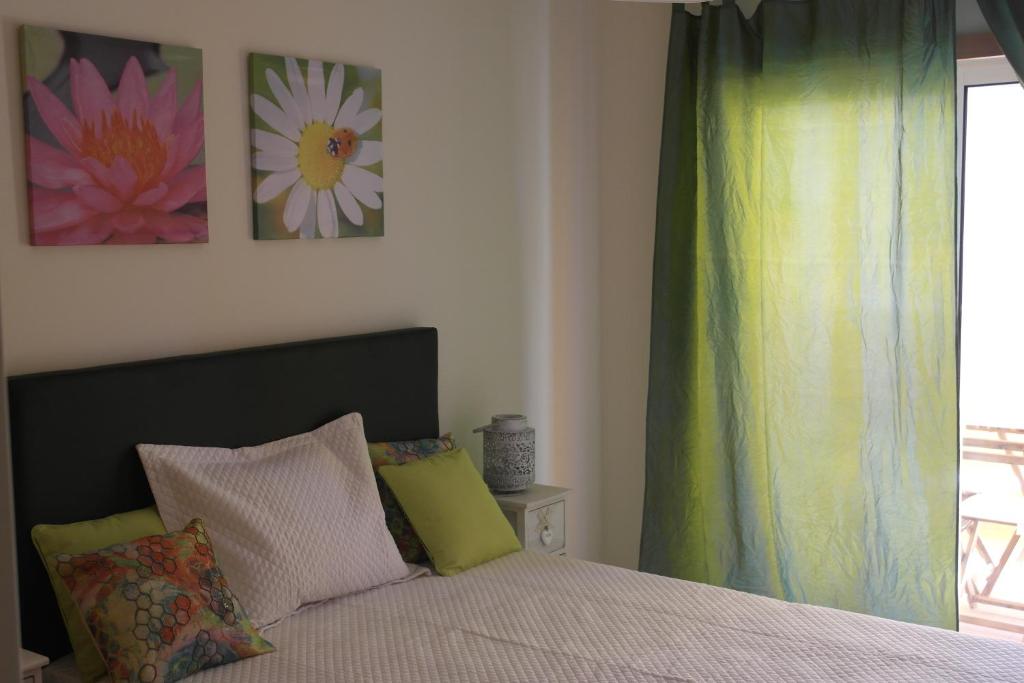 a bedroom with a bed and a window at Cabanas Apartment in Tavira