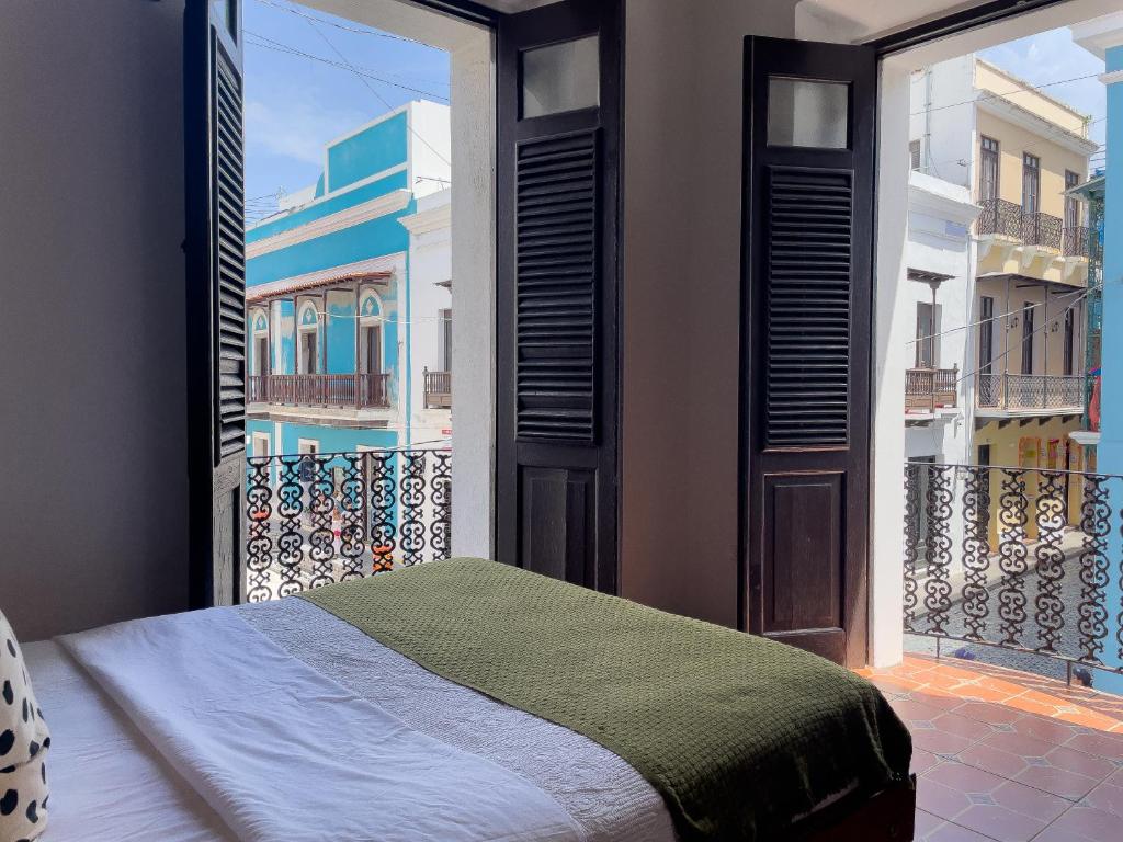 Old San Juan Rentals - 65 Fortaleza Apt 4