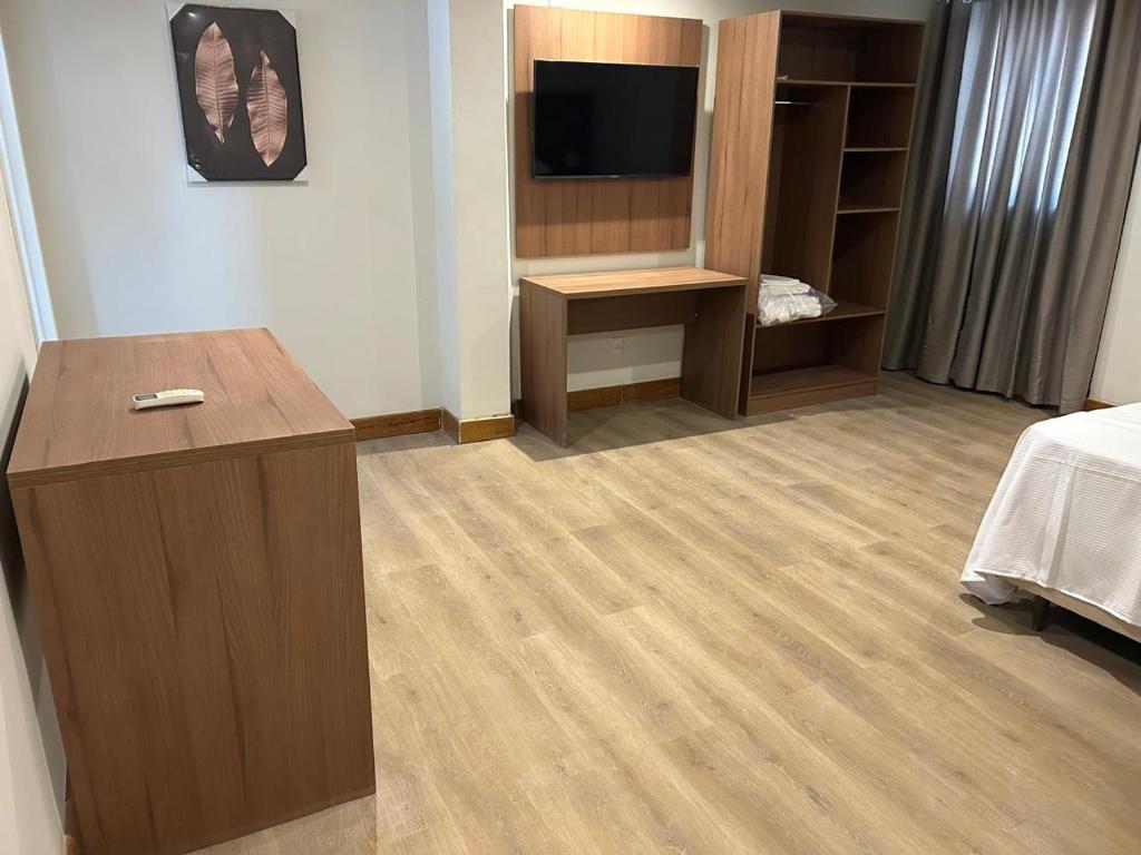 a room with a bed and a tv in a room at Amazon Seasons hotel in Belém