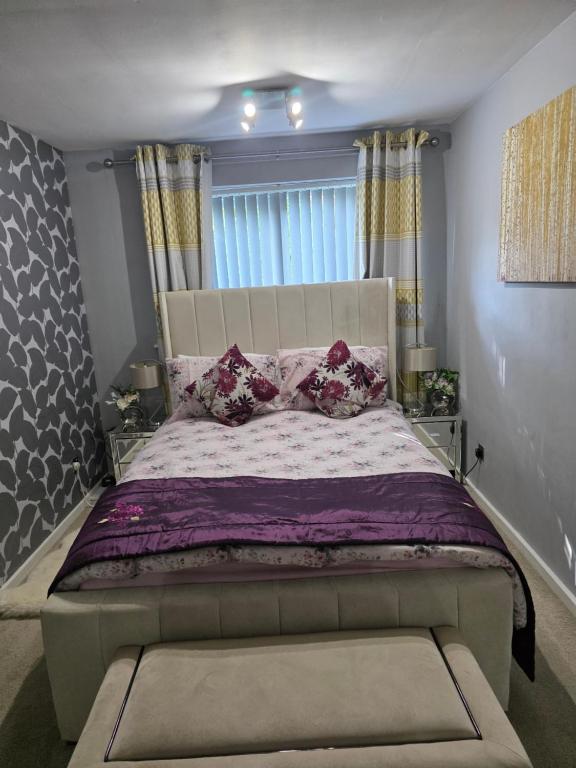 Ένα ή περισσότερα κρεβάτια σε δωμάτιο στο Stylish and Comfortable Home