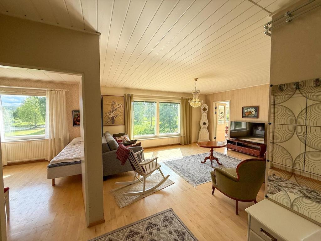 Posezení v ubytování Villa Tuomaa - Authentic Riverside Residence