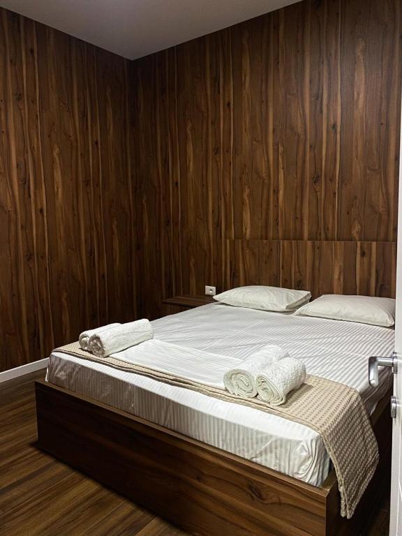 Un pat sau paturi într-o cameră la Stefanias appartment