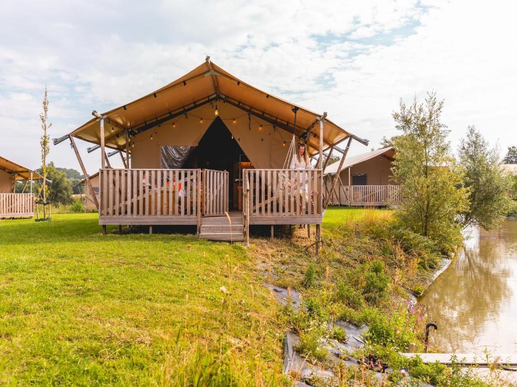 Příroda nedaleko luxury tent