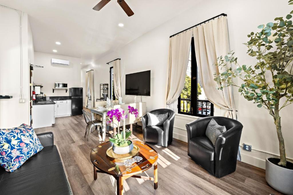 a living room with black chairs and a table at The Artifact Inn in San Diego