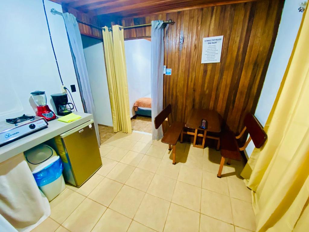 Nomads Family Rooms, Fortuna Town - غرفة ثلاثية مع حمام خاص