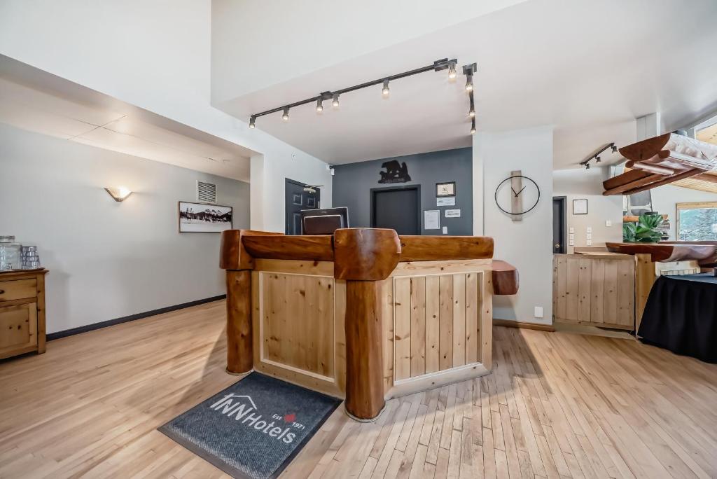 Canmore Rocky Mountain Inn - Resim 20