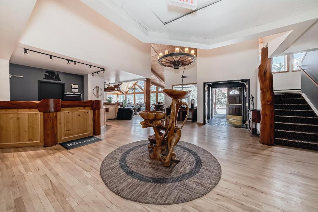 Canmore Rocky Mountain Inn - Resim 12