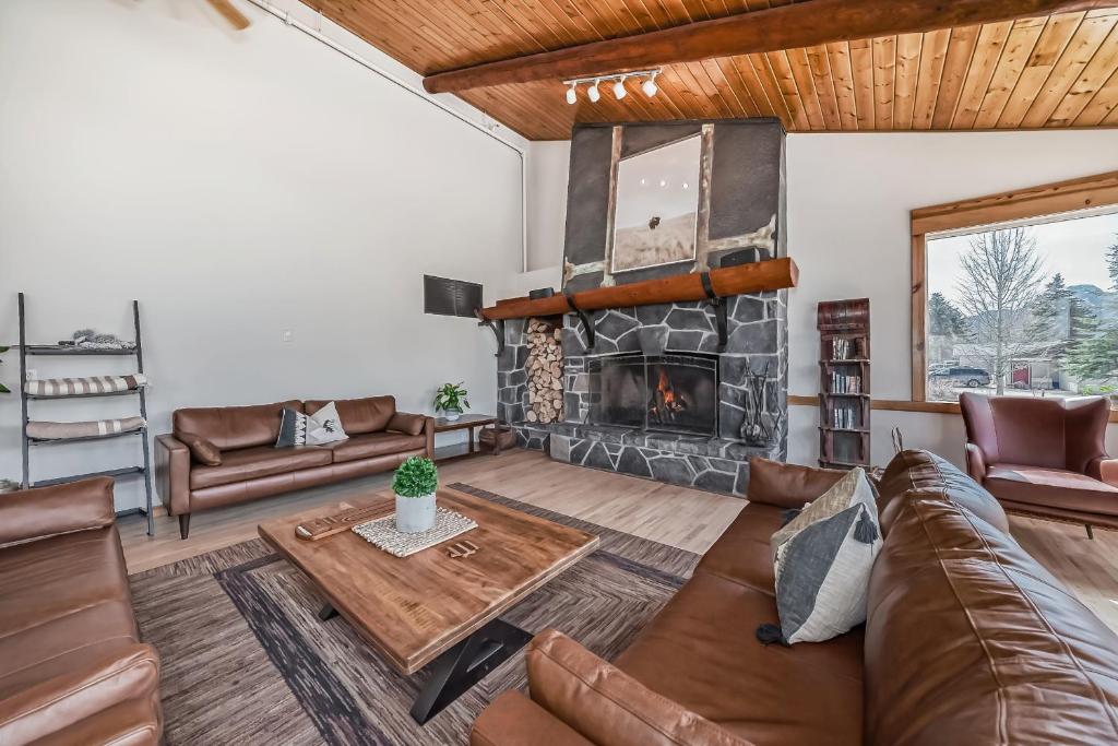 Canmore Rocky Mountain Inn - Resim 5