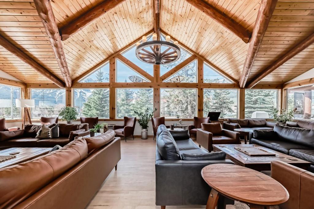 Canmore Rocky Mountain Inn - Resim 9