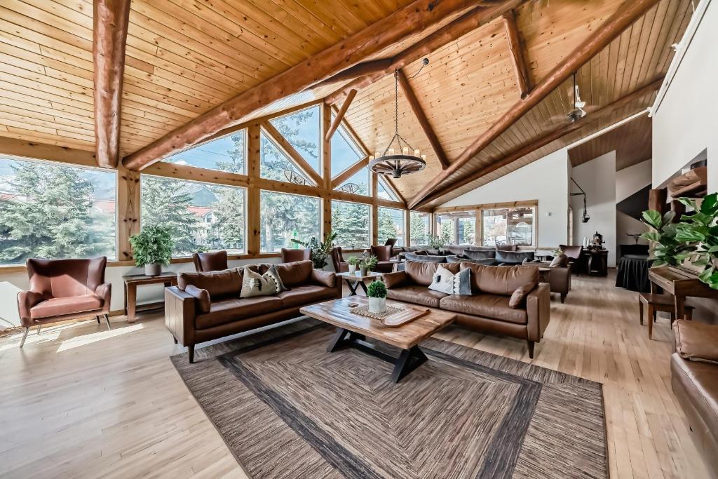 Canmore Rocky Mountain Inn - Resim 11