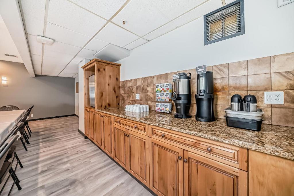 Canmore Rocky Mountain Inn - Resim 21