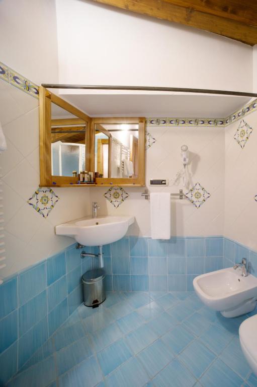 Koupelna v ubytování Dimora Storica Hotel Maccarunera