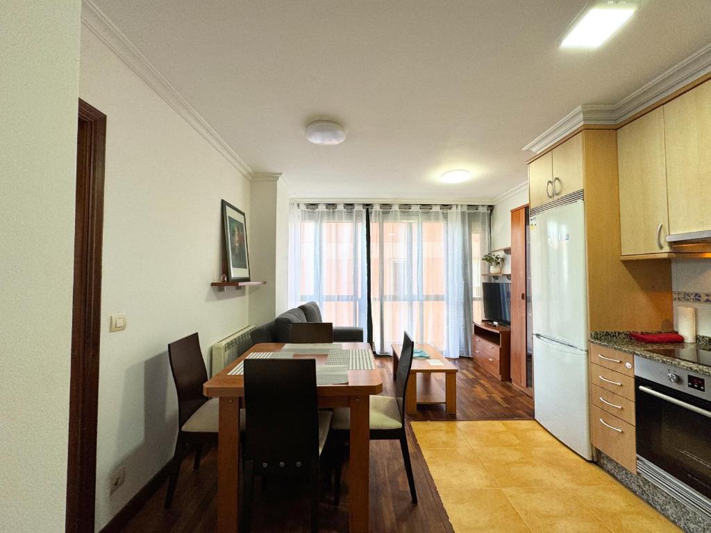 a kitchen and dining room with a table and chairs at Vigo Travesia 151-1 ツ Rias Baixas Rentals in Vigo