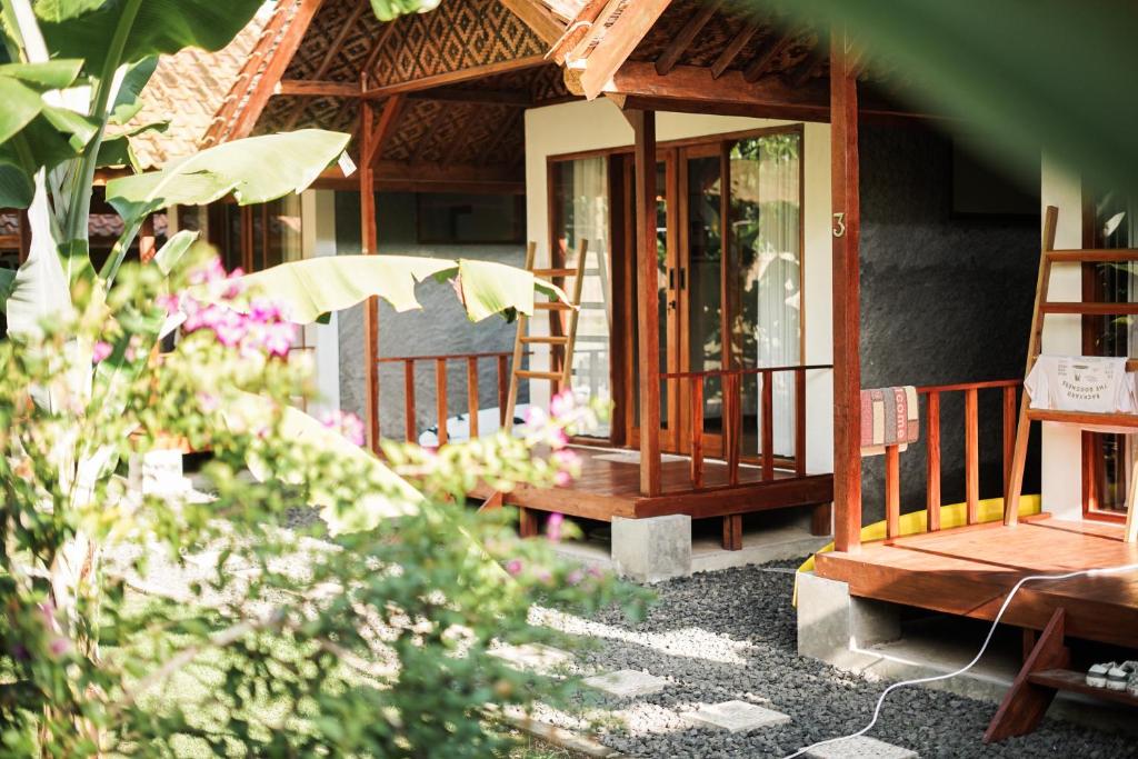 Κήπος έξω από το Banana surf and stay