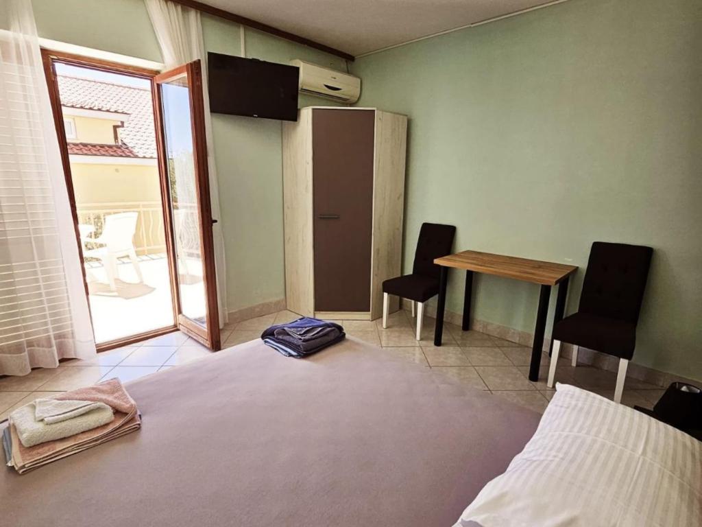 Apartments eljka - Studio Apartment with Terrace 7