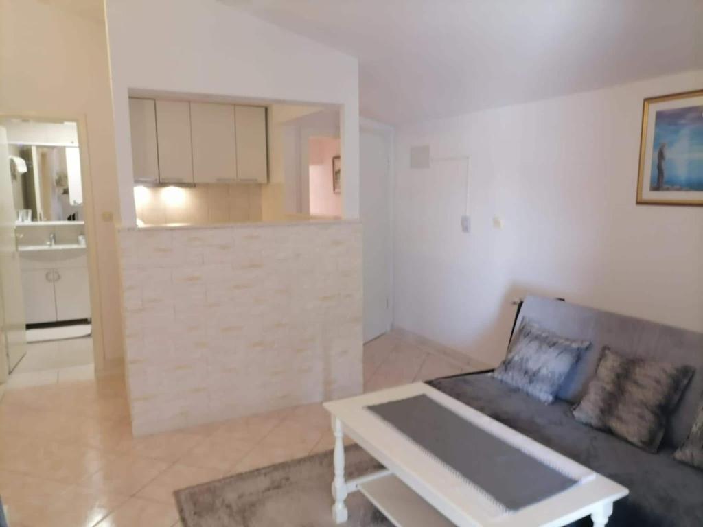Apartments Libertas - Two Bedroom Apartment with with Terrace and Sea View 12