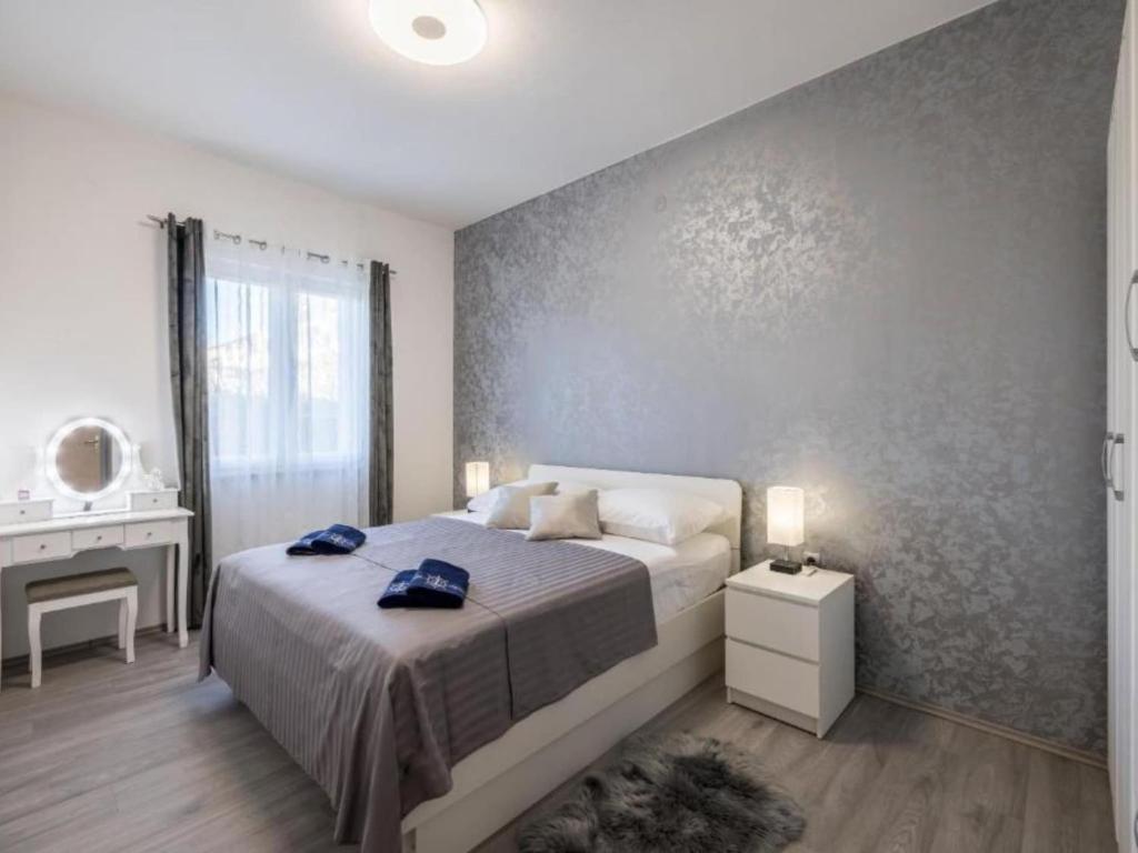 One-Bedroom Apartment With Garden View