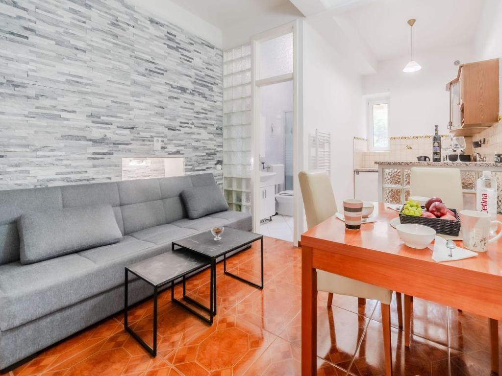 Urban Nest Apartment