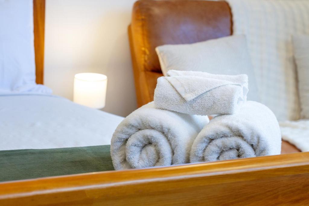 The Nest - Modern Studio Retreat with Parking - Resim 12