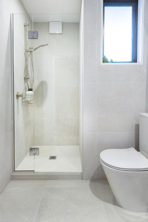 The Nest - Modern Studio Retreat with Parking - Resim 13