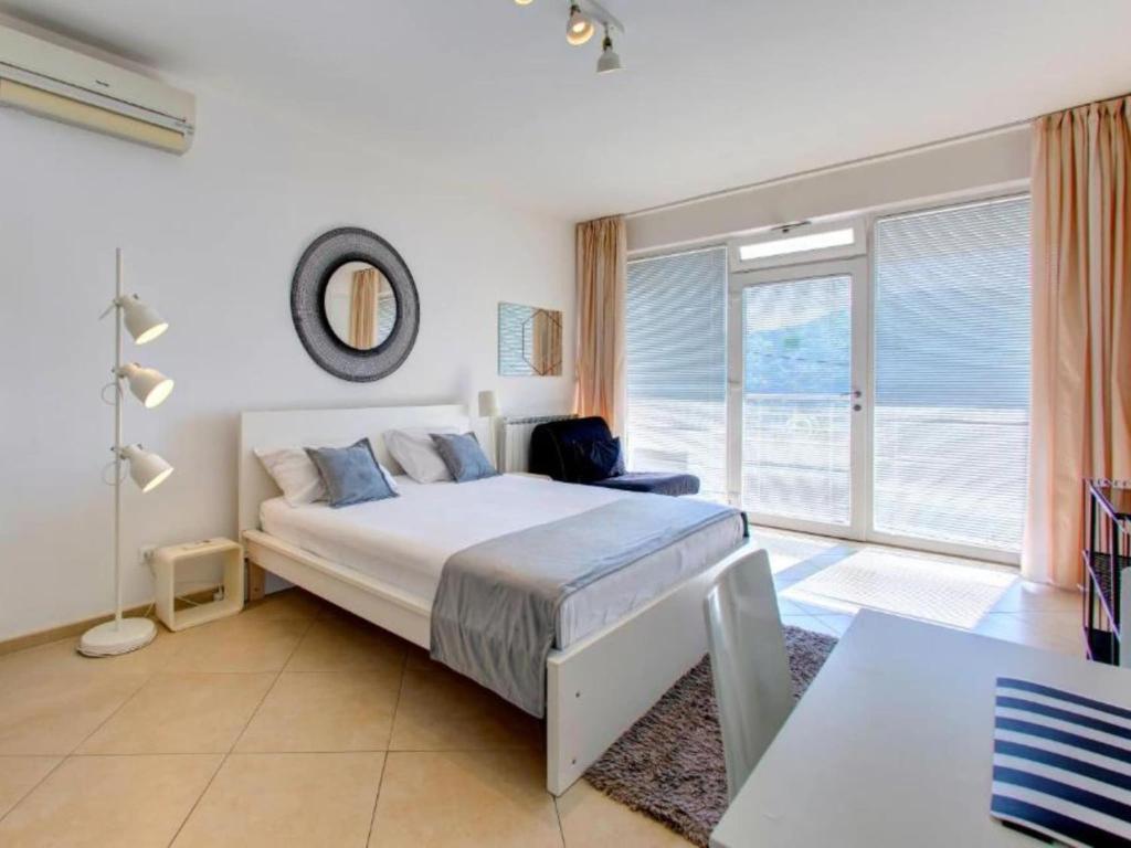 Studio Apartment With Sea View S1