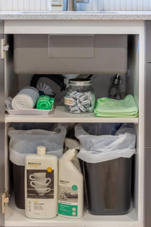 The Nest - Modern Studio Retreat with Parking - Resim 19