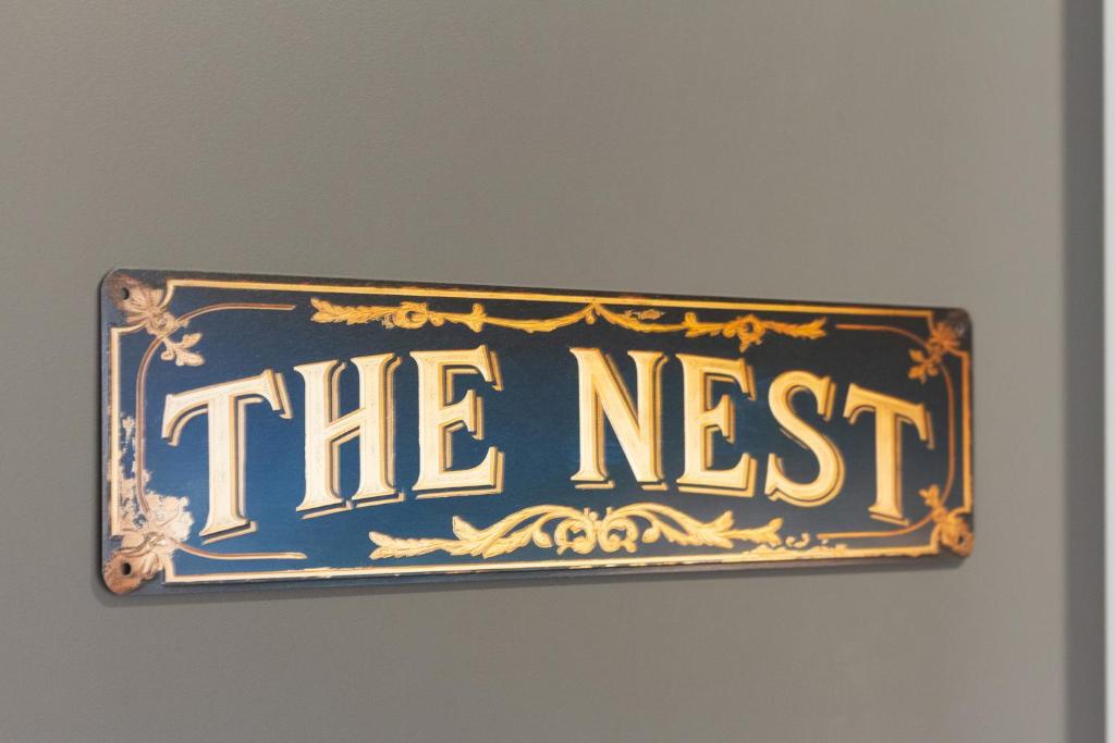 The Nest - Modern Studio Retreat with Parking - Resim 25