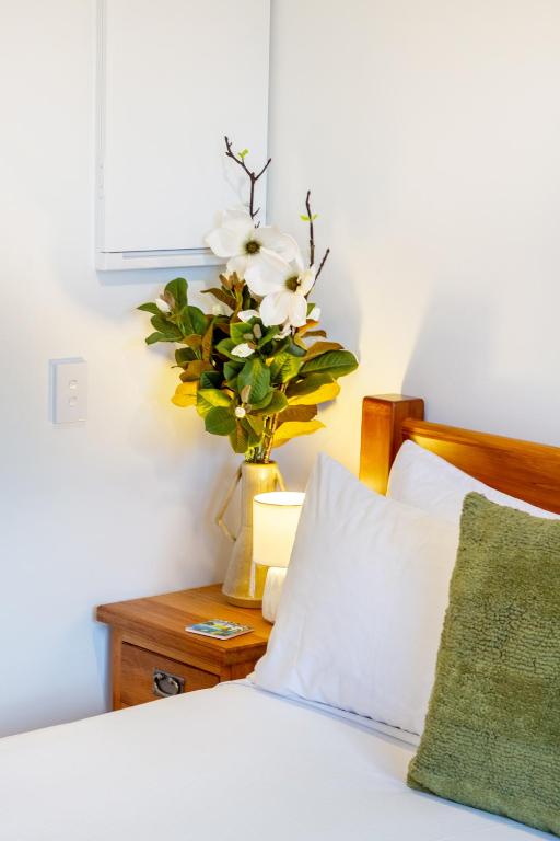 The Nest - Modern Studio Retreat with Parking - Resim 30