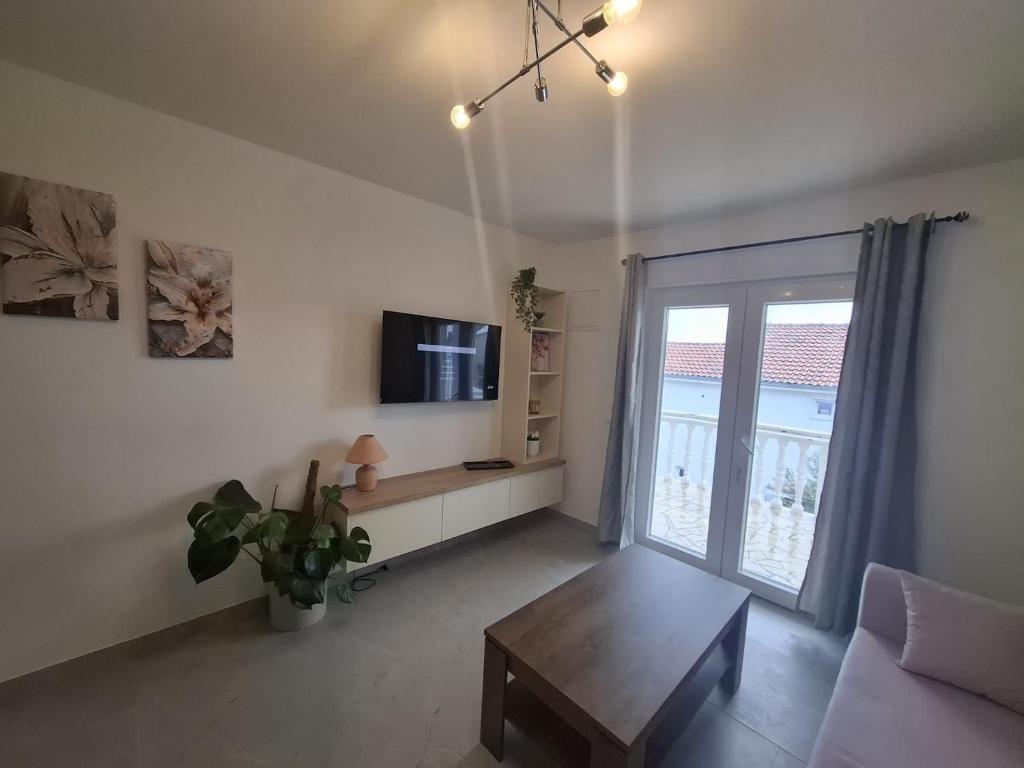 Apartment Jaki - One Bedroom Apartment with Garden View