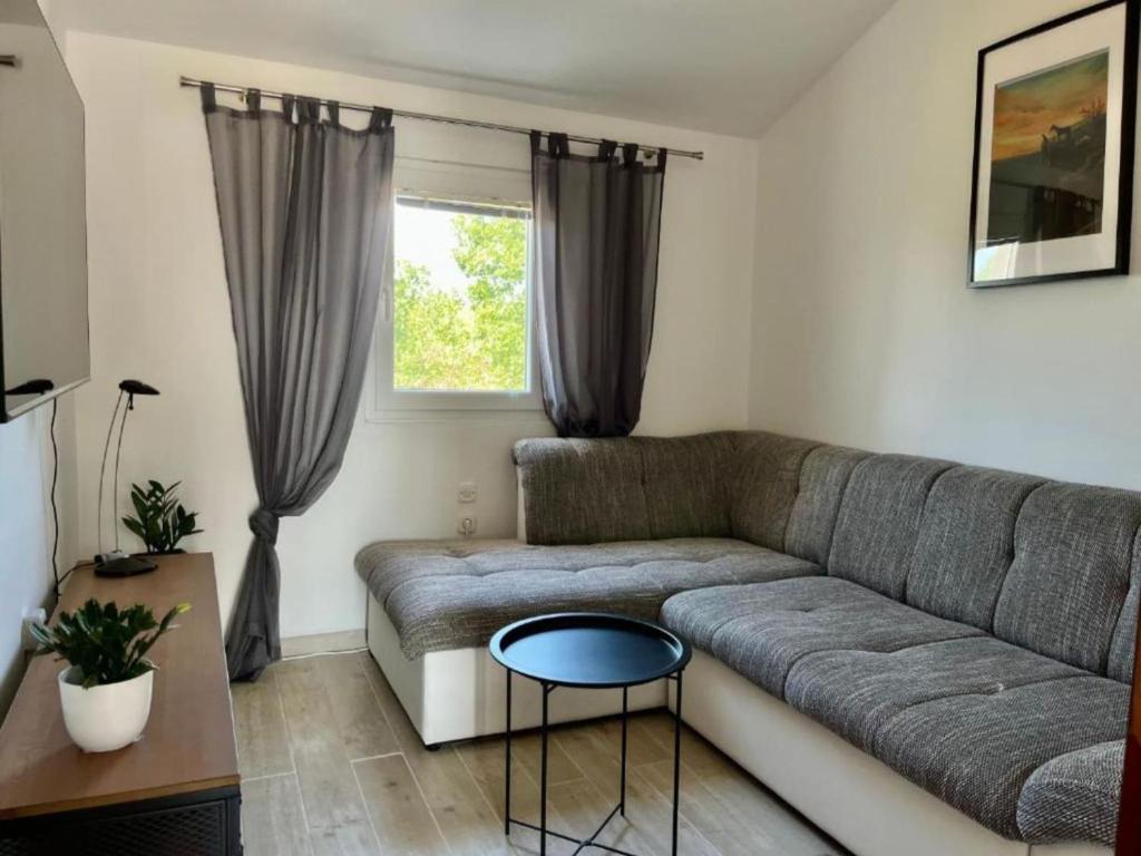 One Bedroom Apartment with Balcony 2