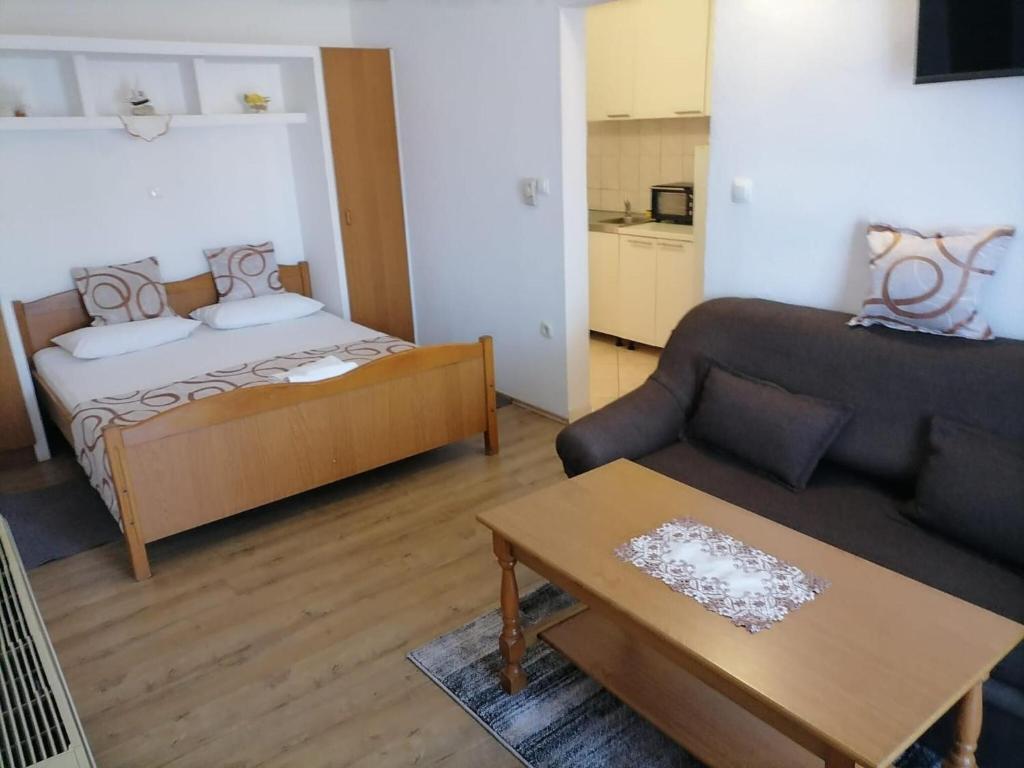 Apartments Libertas - One Bedroom Apartment with Terrace and Sea View- 8a