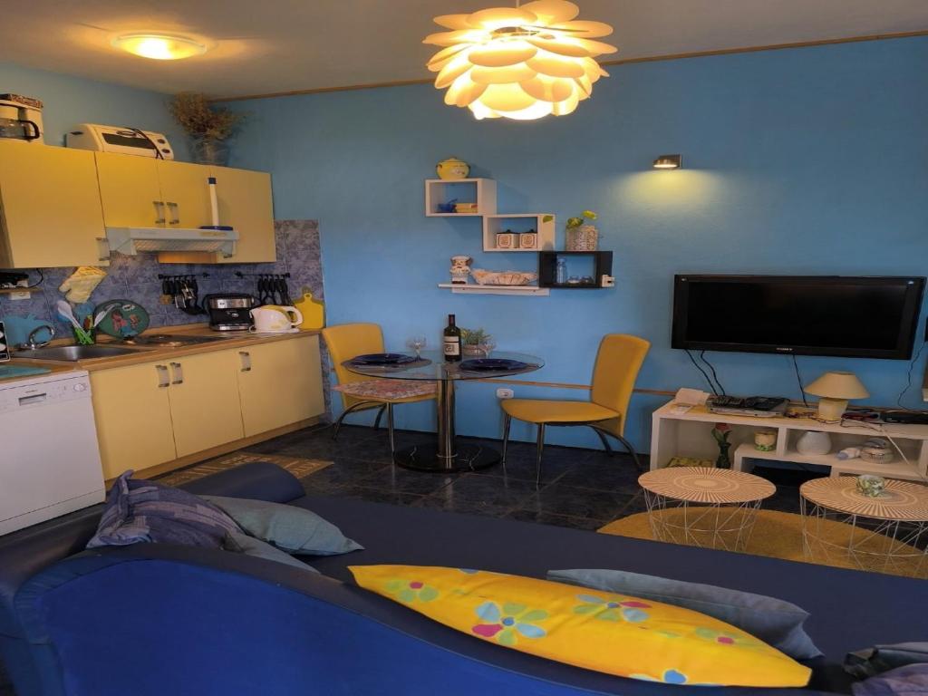 Cozy Apartment Rentals With A View photo