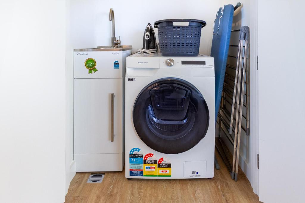 2BR Green Frame Views & Stadium Outlook plus Parking - Resim 14