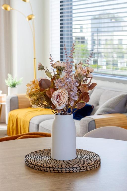 2BR Green Frame Views & Stadium Outlook plus Parking - Resim 10