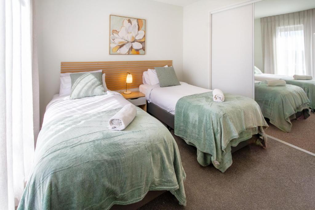 2BR Green Frame Views & Stadium Outlook plus Parking - Resim 11