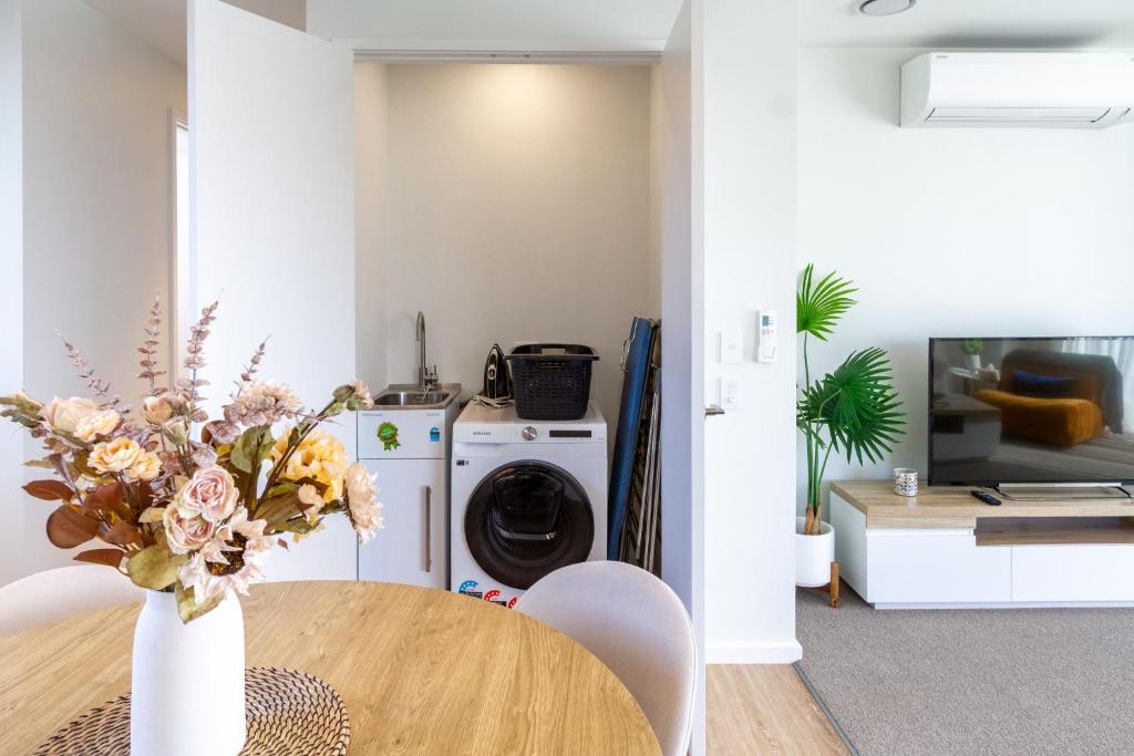 2BR Green Frame Views & Stadium Outlook plus Parking - Resim 28