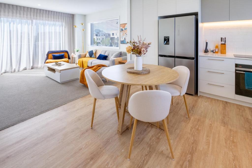 2BR Green Frame Views & Stadium Outlook plus Parking - Resim 4