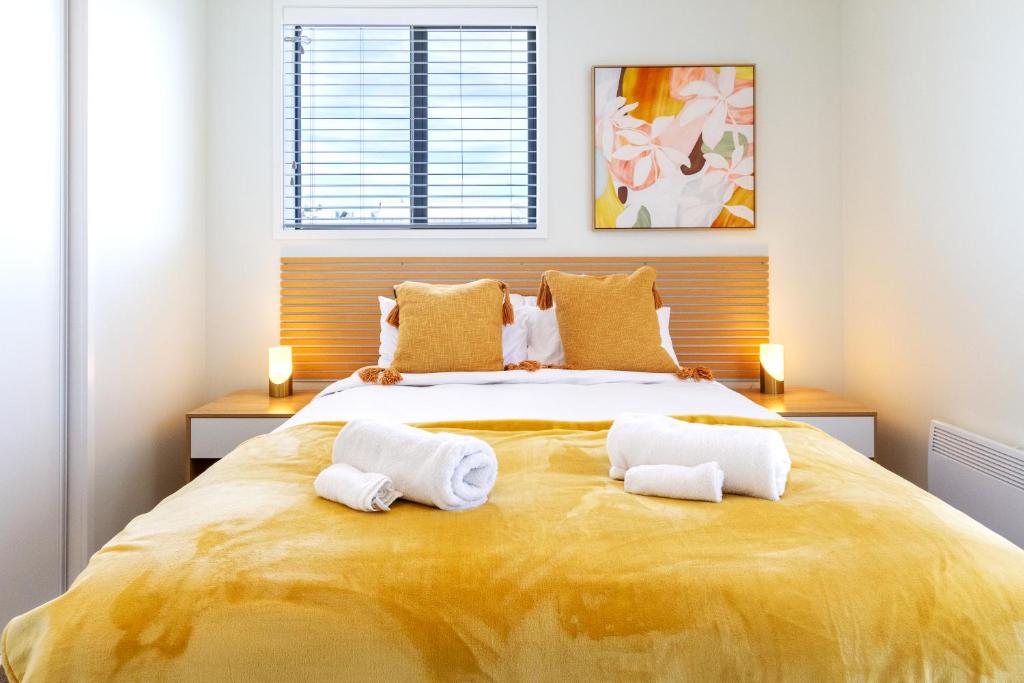 2BR Green Frame Views & Stadium Outlook plus Parking - Resim 32