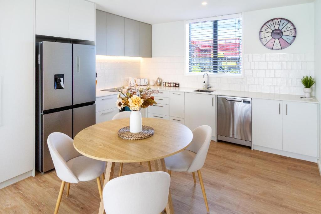 2BR Green Frame Views & Stadium Outlook plus Parking - Resim 35