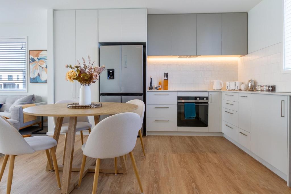 2BR Green Frame Views & Stadium Outlook plus Parking - Resim 39