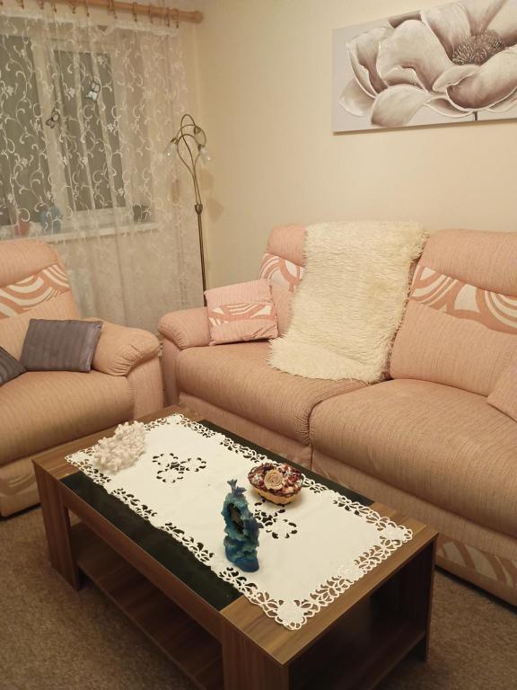 Χώρος καθιστικού στο Dana's room with free wifi and parking