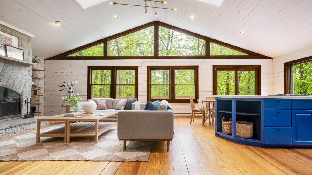 a living room with a couch and a table at Half Moon by AvantStay 4BR Cabin w Large Deck Yard w Patio Outdoor Dining in Great Barrington