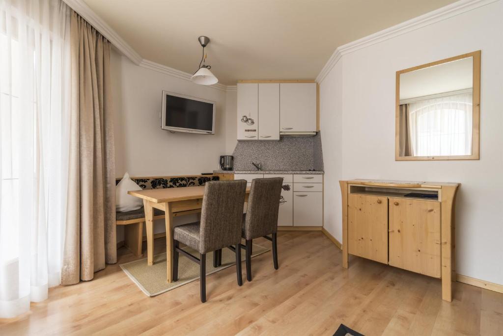 Kuchyň nebo kuchyňský kout v ubytování Hotel Garni Chasa Nova