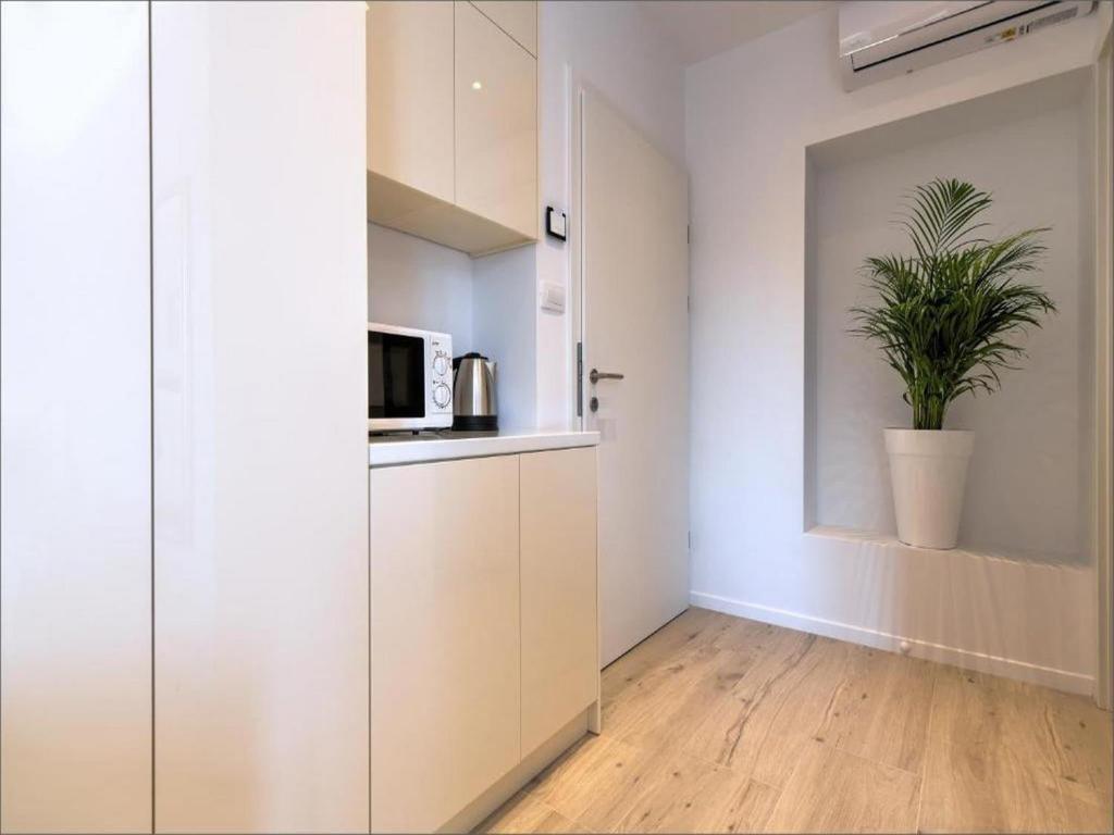 Via Porto Rooms - Deluxe Double Room with Double Bed and Balcony