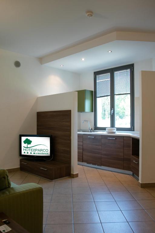 Telewizja i/lub zestaw kina domowego w obiekcie Residenza Del Parco