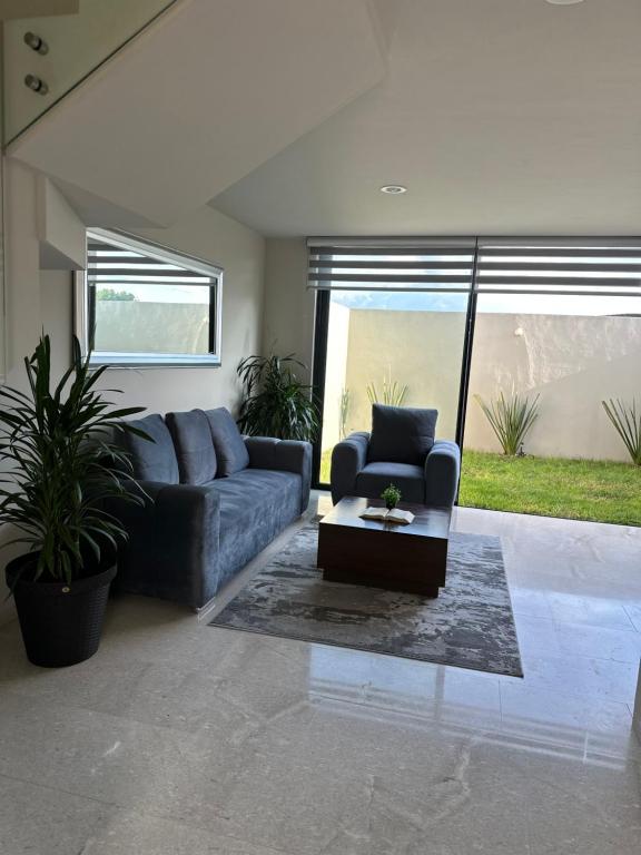 a living room with a couch and a coffee table at Residencial Santa Anita in San Agustín