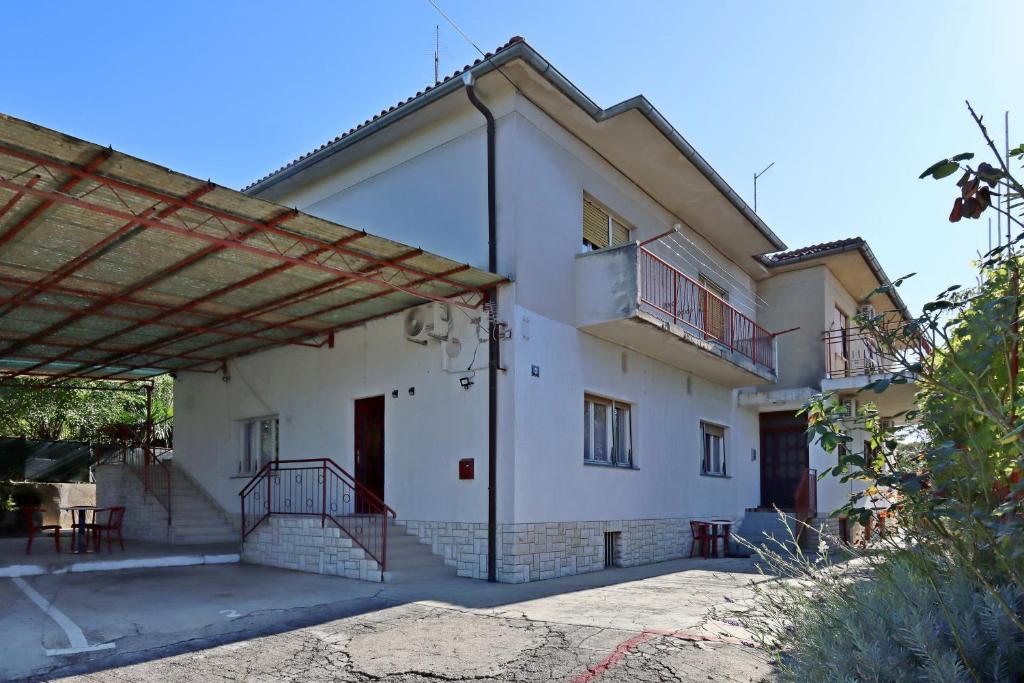 Apartments with parking space Rijeka - 24866
