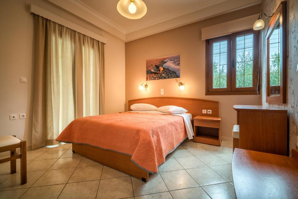 Postel nebo postele na pokoji v ubytování Mavrias Complex