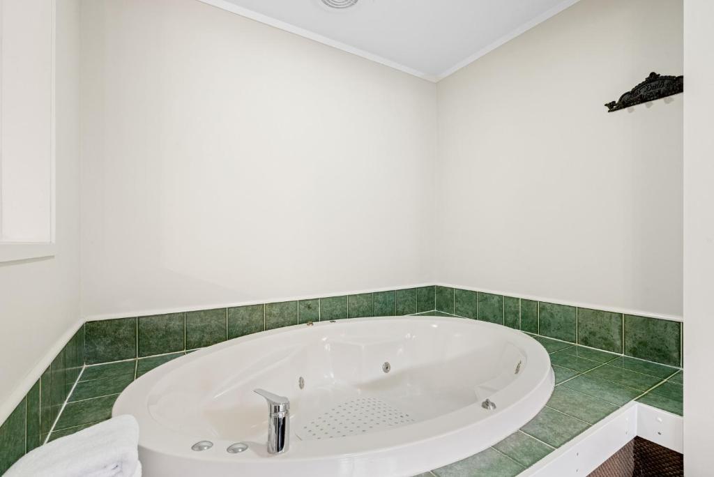 Cottage Mews Motel - Resim 45